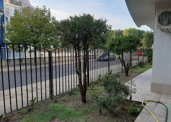 Azuro Sunny Apartment