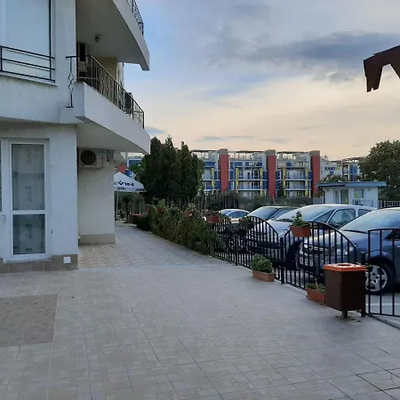 Azuro Sunny 3* סאני ביץ'