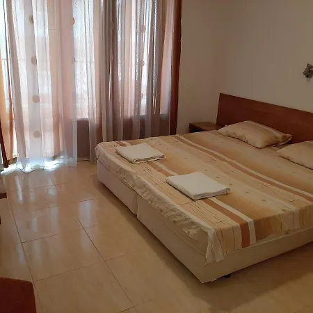 Azuro Sunny Apartman 3*
