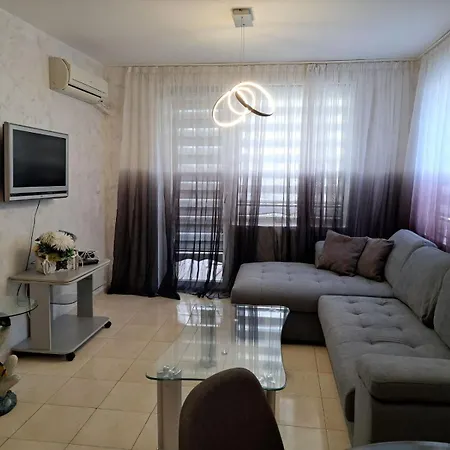 Azuro Sunny Apartament 3*