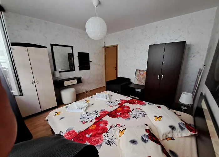 Azuro Sunny Apartament 3*